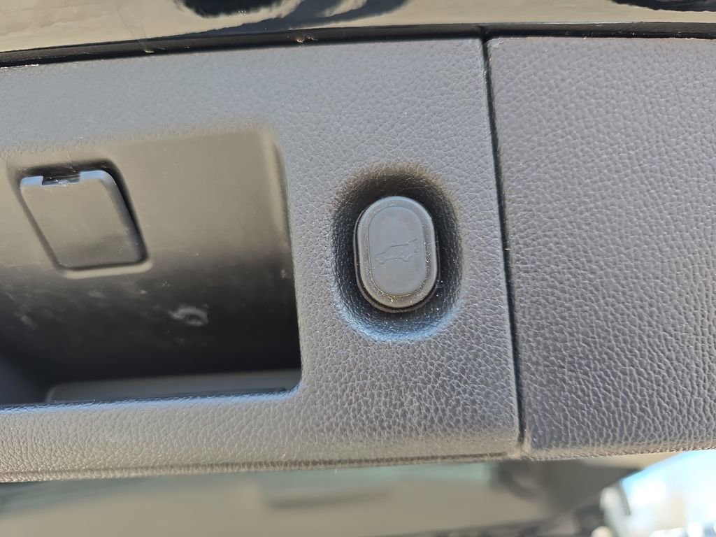 Used 2017 Chevrolet Suburban Premier image 16