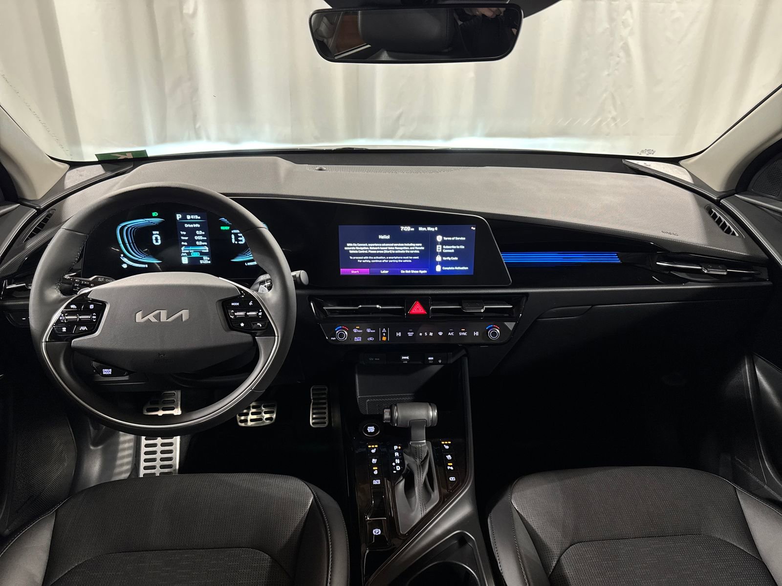 Used 2025 Kia Niro SX Touring FWD image 4