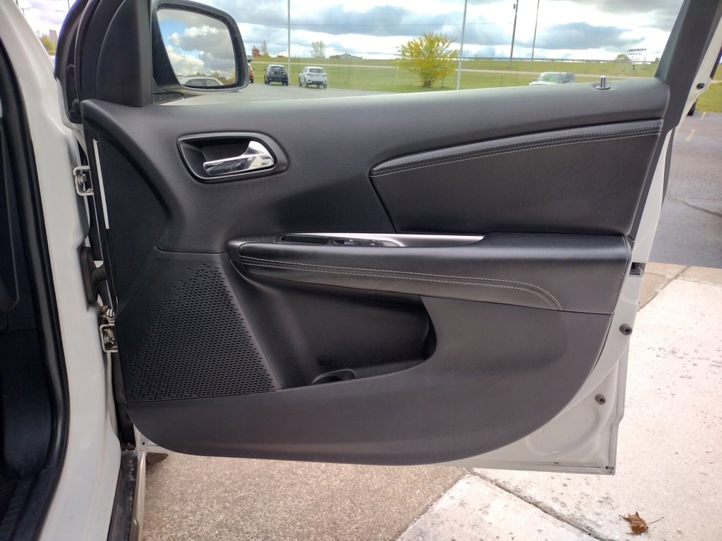 Used 2014 Dodge Journey Crossroad w/ Popular Equipment Group image 23