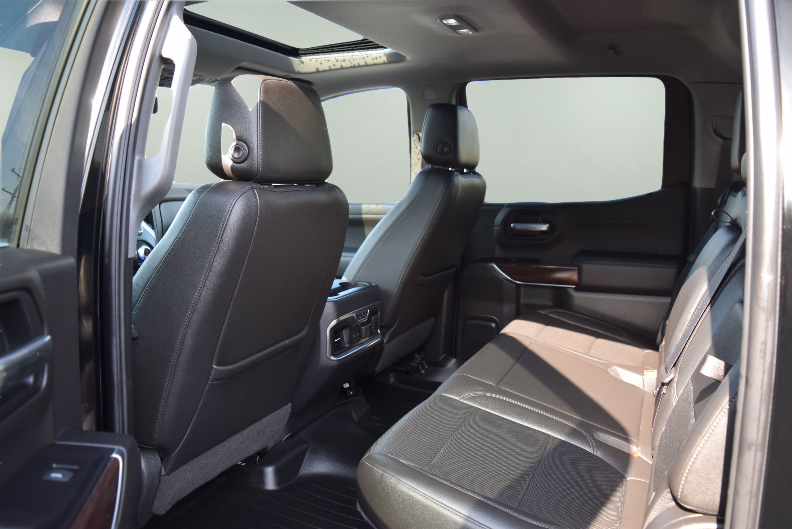 Used 2019 GMC Sierra 1500 SLT w/ SLT Convenience Package AWD/4WD image 10