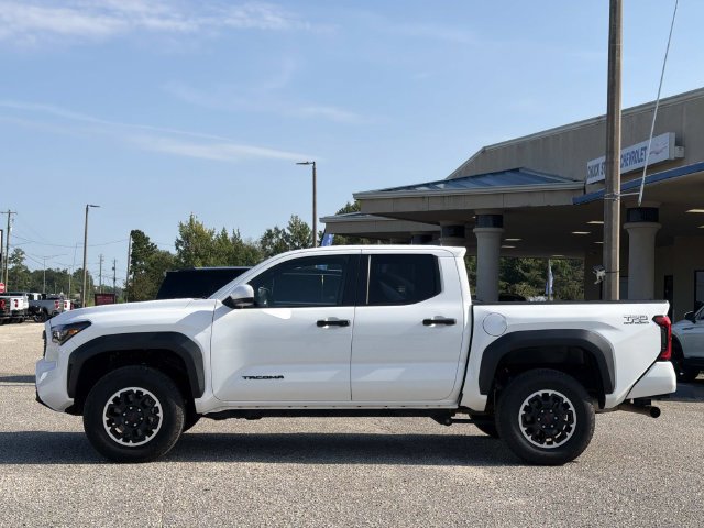Used 2025 Toyota Tacoma TRD Off-Road AWD/4WD image 15