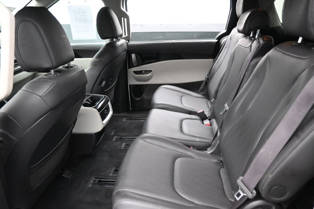 Used 2024 Kia Carnival EX FWD image 28