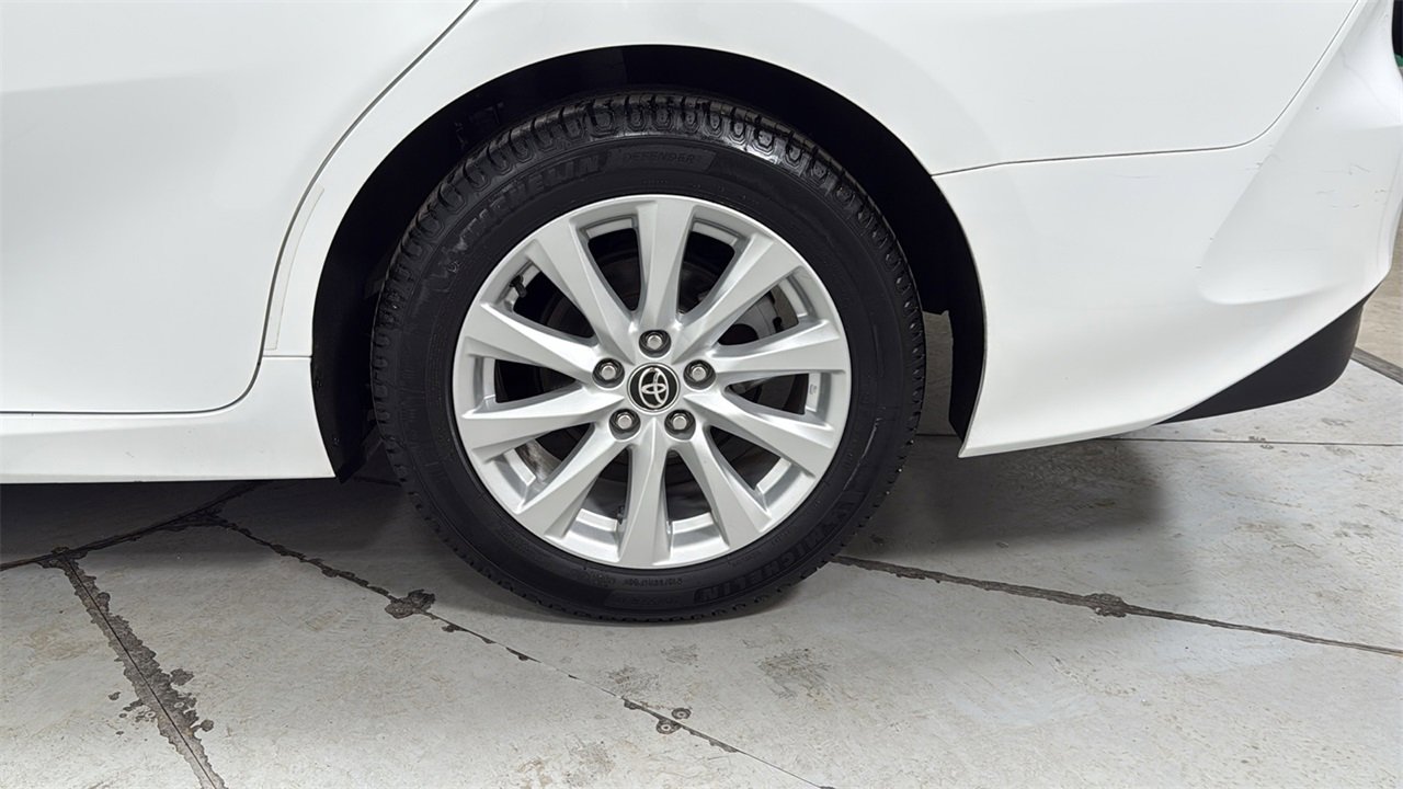 Certified 2020 Toyota Camry LE image 23