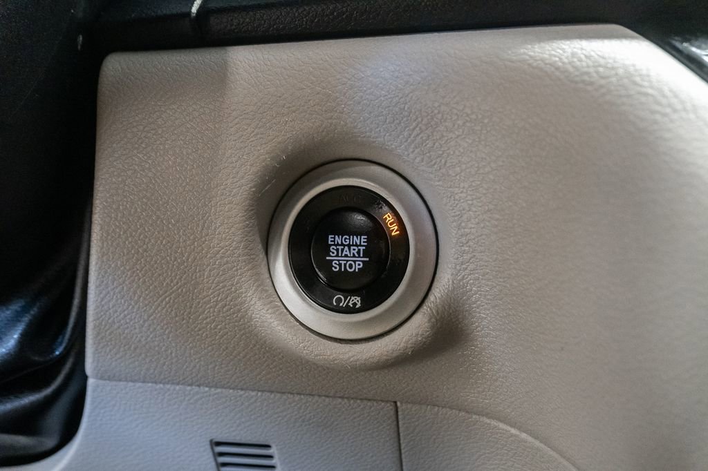 Used 2022 Chrysler Voyager LX FWD image 16