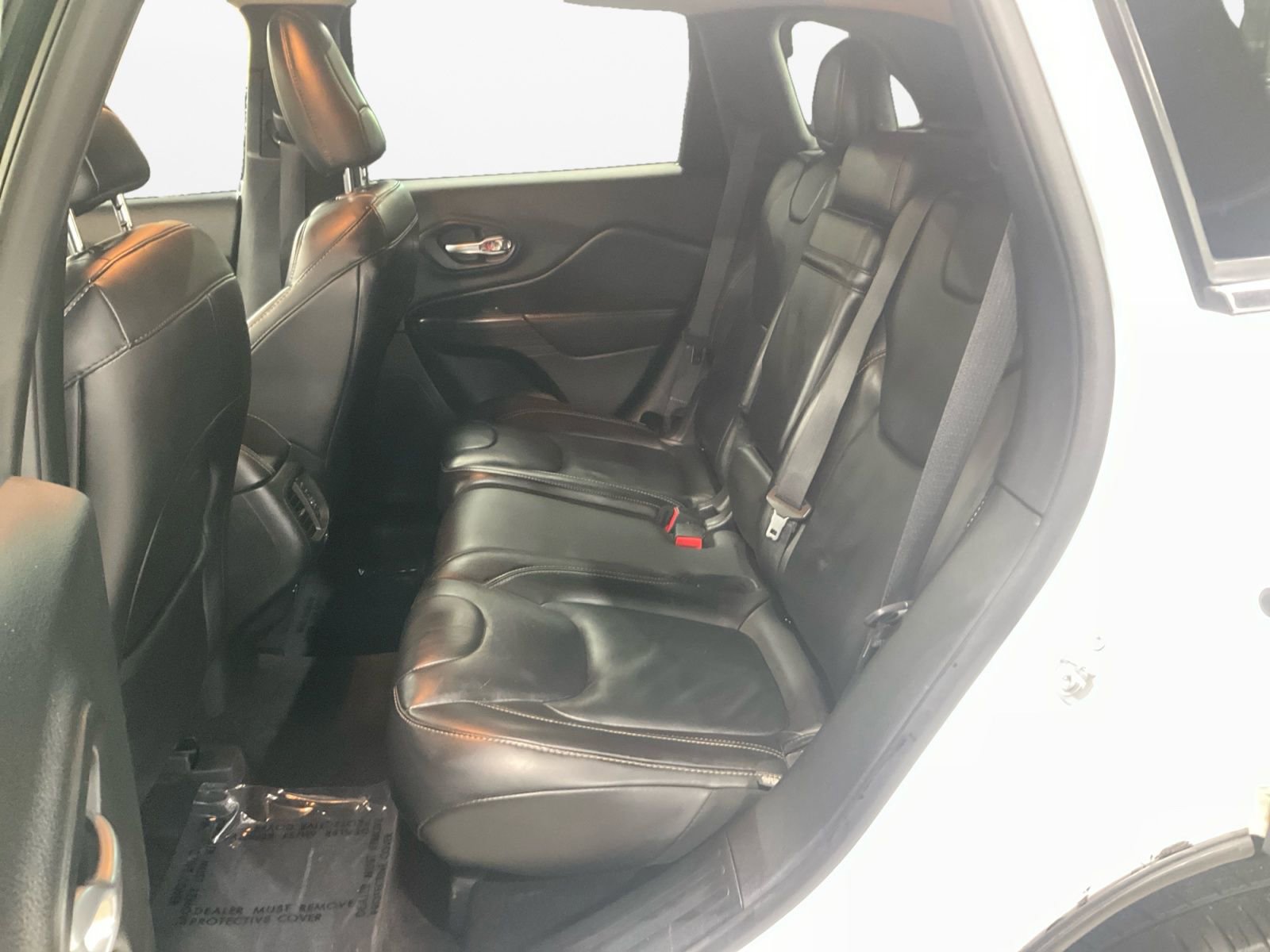 Used 2017 Jeep Cherokee Limited AWD/4WD image 13
