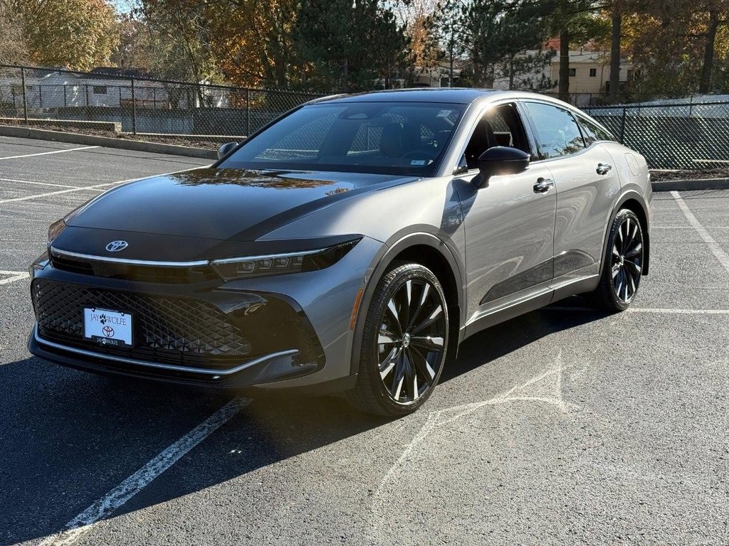 Certified 2025 Toyota Crown Platinum image 11