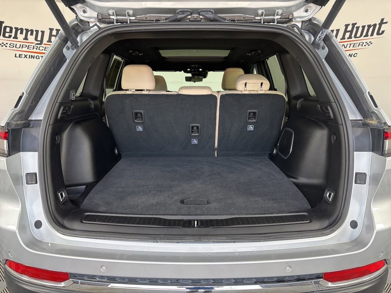 Used 2024 Jeep Grand Cherokee Limited w/ Luxury Tech Group II image 26