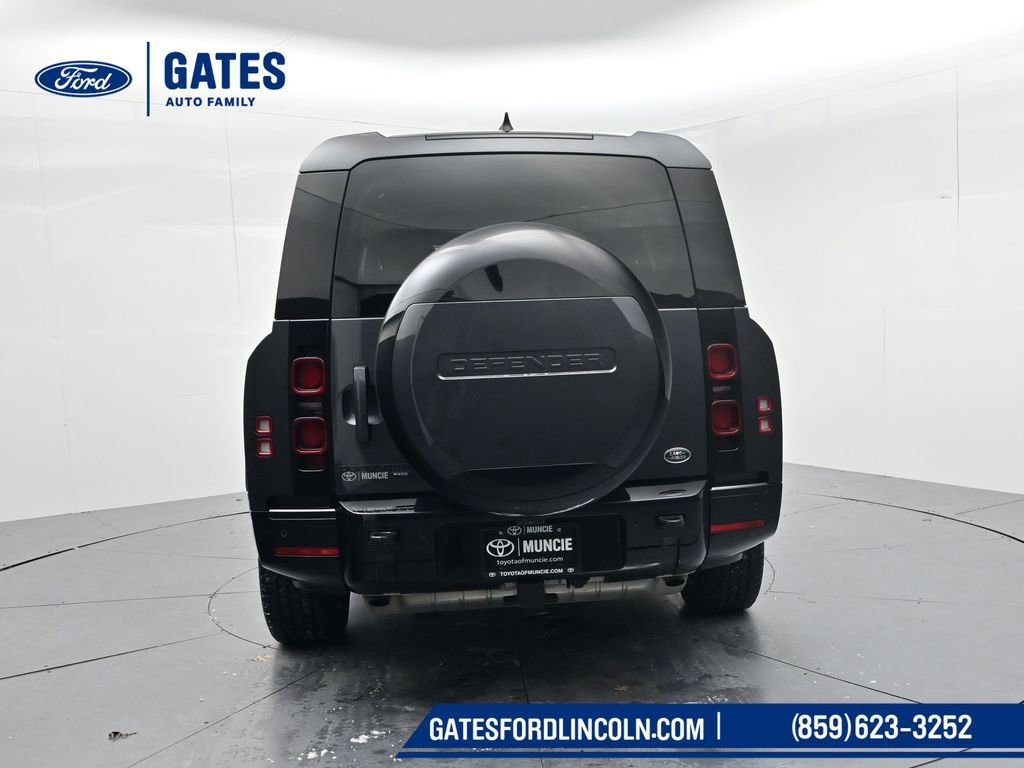 Used 2023 Land Rover Defender 130 X-Dynamic SE image 7