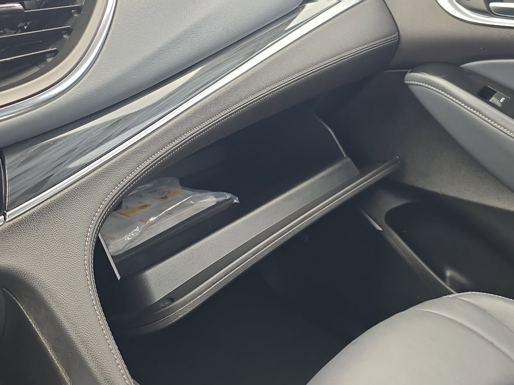 Used 2024 Buick Enclave Premium image 32