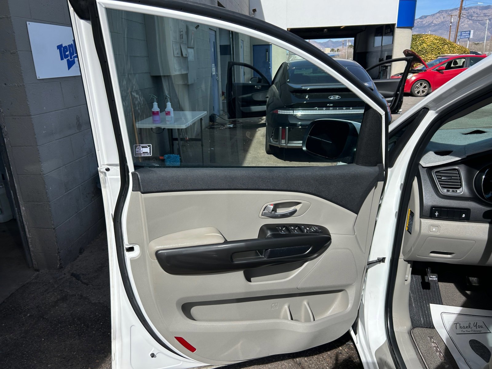 Used 2021 Kia Sedona LX image 15