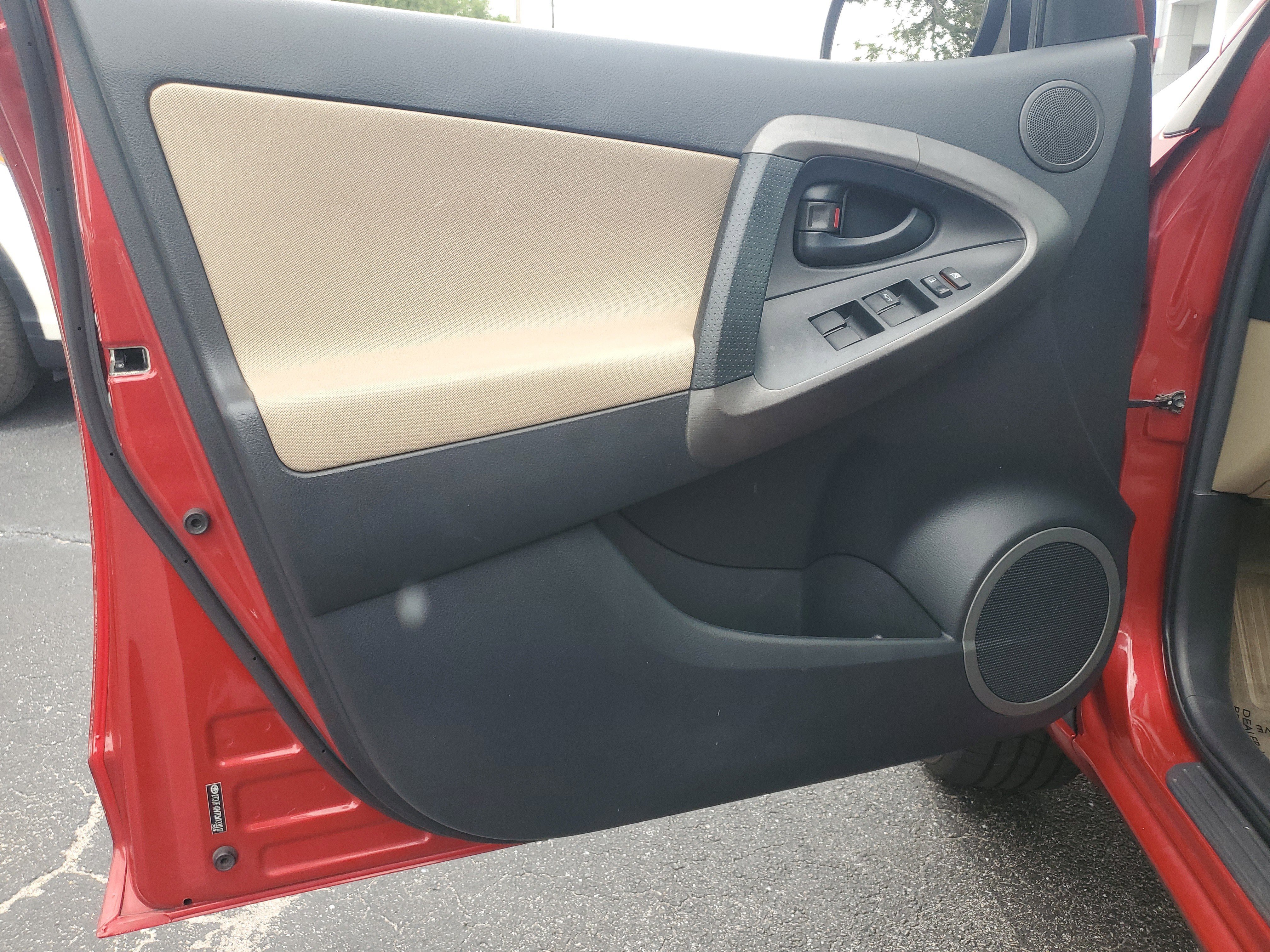 Used 2012 Toyota RAV4 FWD w/ Value Pkg image 22