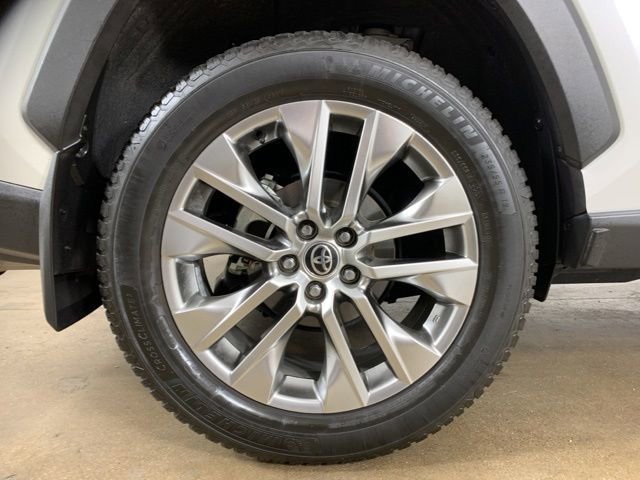 Used 2021 Toyota RAV4 Limited AWD/4WD image 40