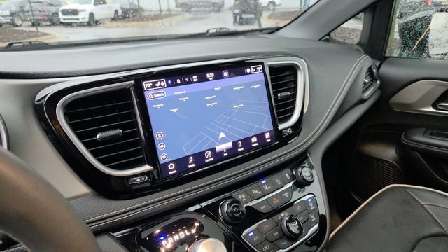 Certified 2023 Chrysler Pacifica Limited w/ Uconnect Theater Family Group AWD/4WD image 9