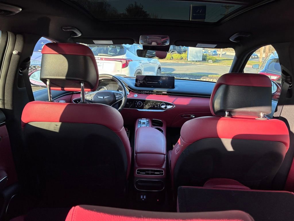 Used 2025 Genesis GV70 3.5T Sport image 15