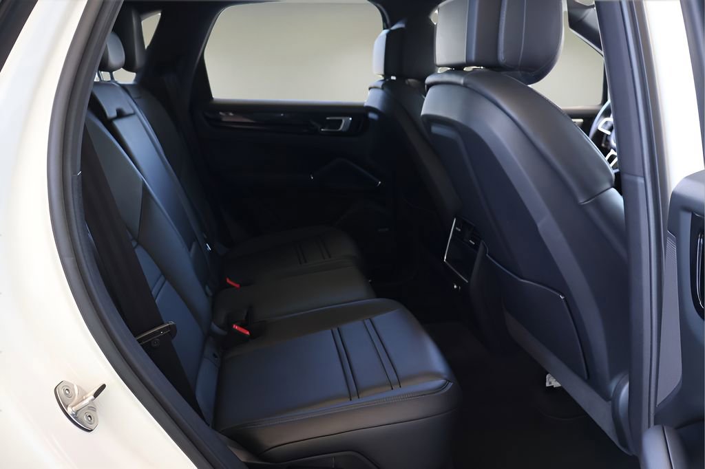 Used 2021 Porsche Cayenne AWD/4WD image 18