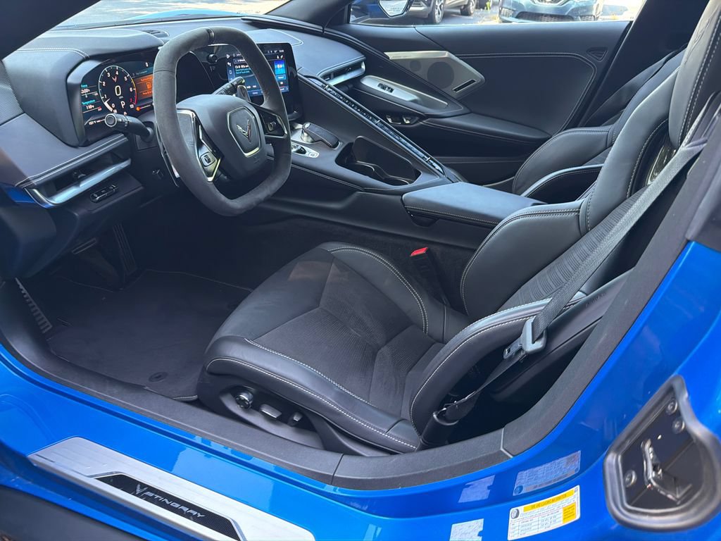 Used 2024 Chevrolet Corvette Stingray Preferred Cpe w/ Battery Protection Package RWD image 9
