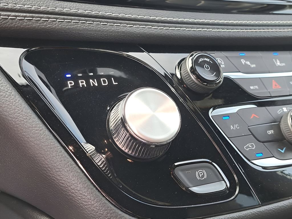 Used 2025 Chrysler Pacifica Limited image 24