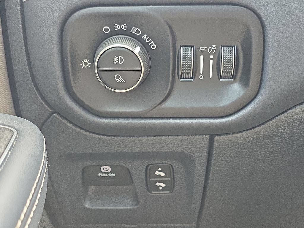 Used 2024 RAM 1500 Limited AWD/4WD image 29