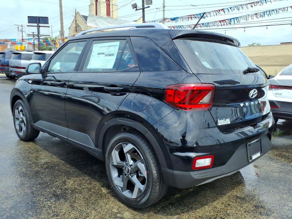 New 2026 Hyundai Venue SEL FWD image 4