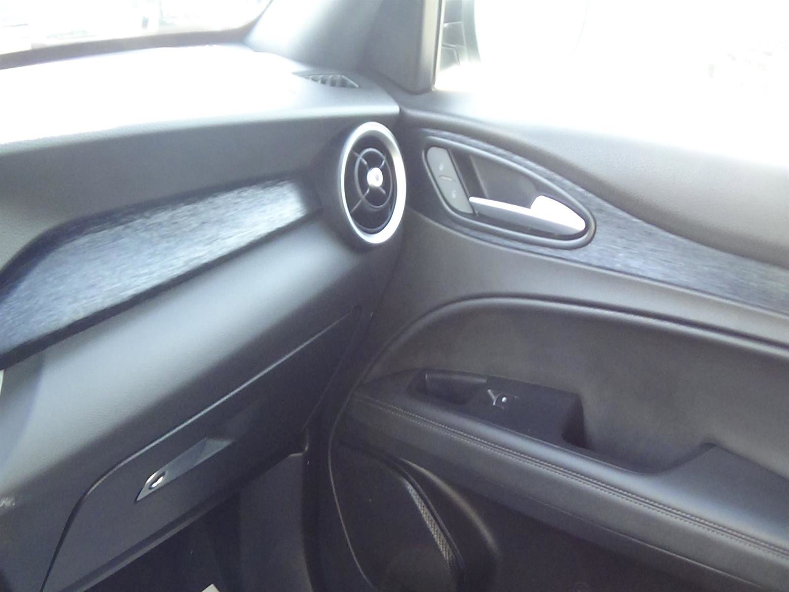 Used 2024 Alfa Romeo Stelvio Sprint AWD/4WD image 31