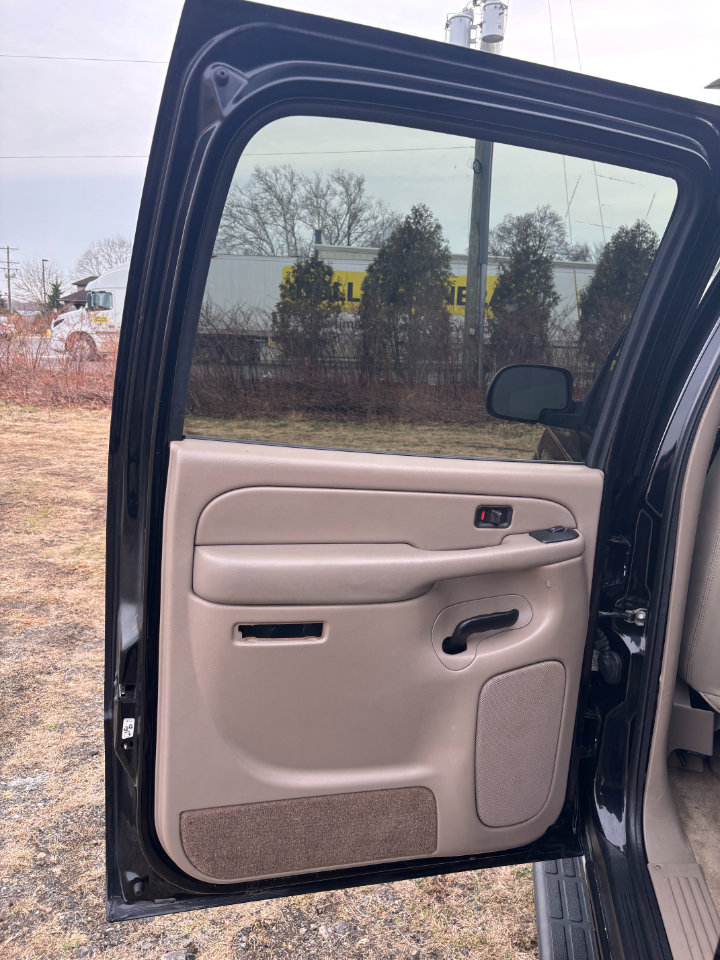 Used 2004 Chevrolet Suburban LT w/ Preferred Equipment Group image 19