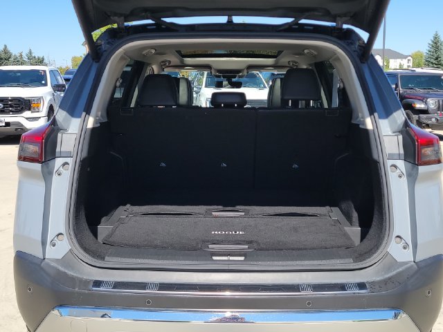 Used 2022 Nissan Rogue Platinum w/ Head-Up Display Package AWD/4WD image 12