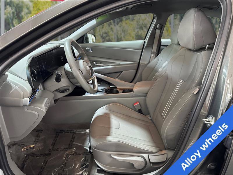 Used 2024 Hyundai Elantra Blue FWD image 9