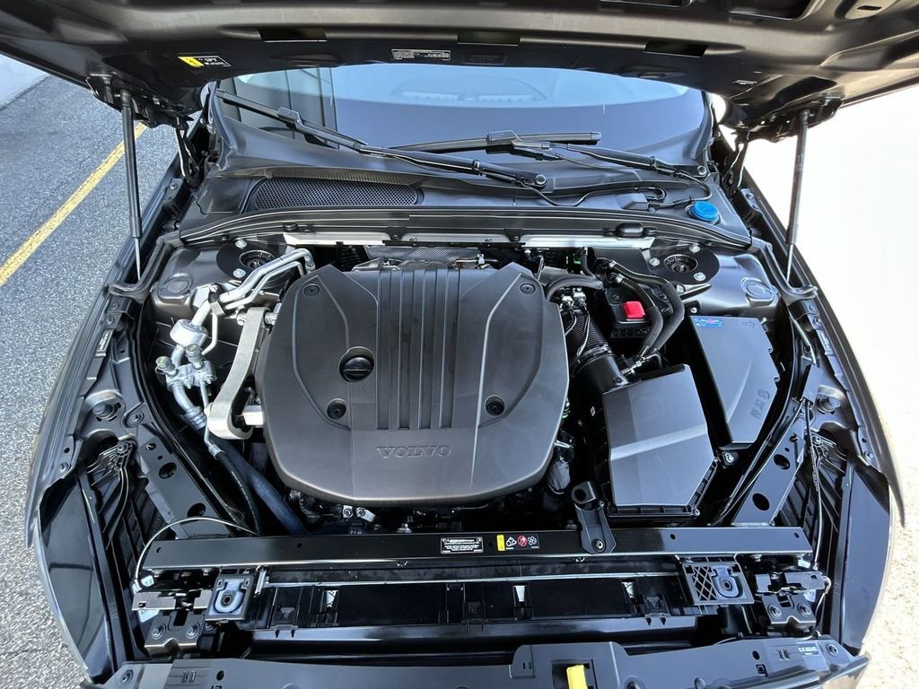 Used 2025 Volvo S60 B5 Core FWD image 14
