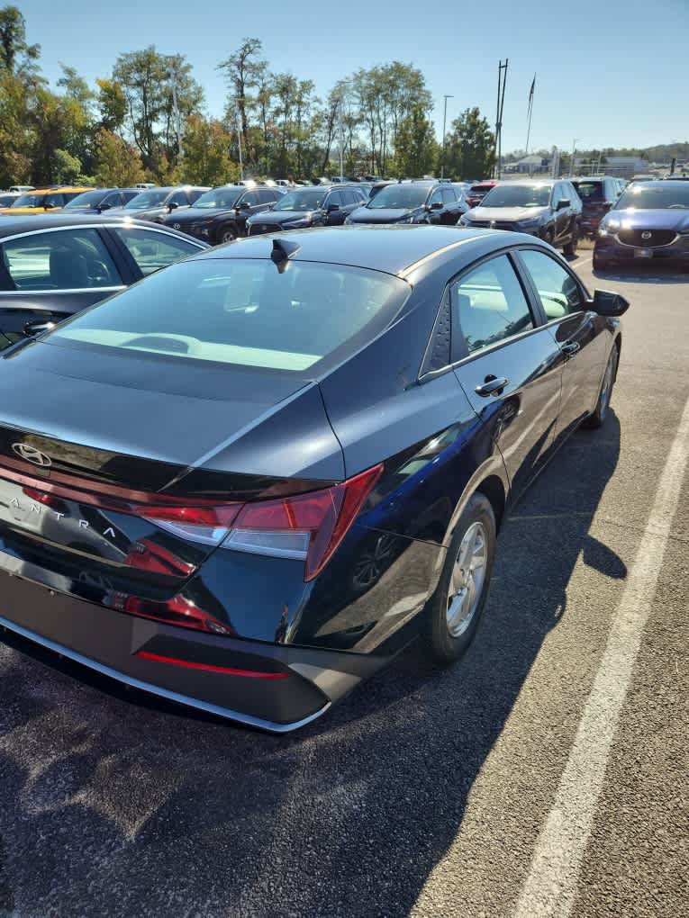 Used 2025 Hyundai Elantra SE FWD image 27