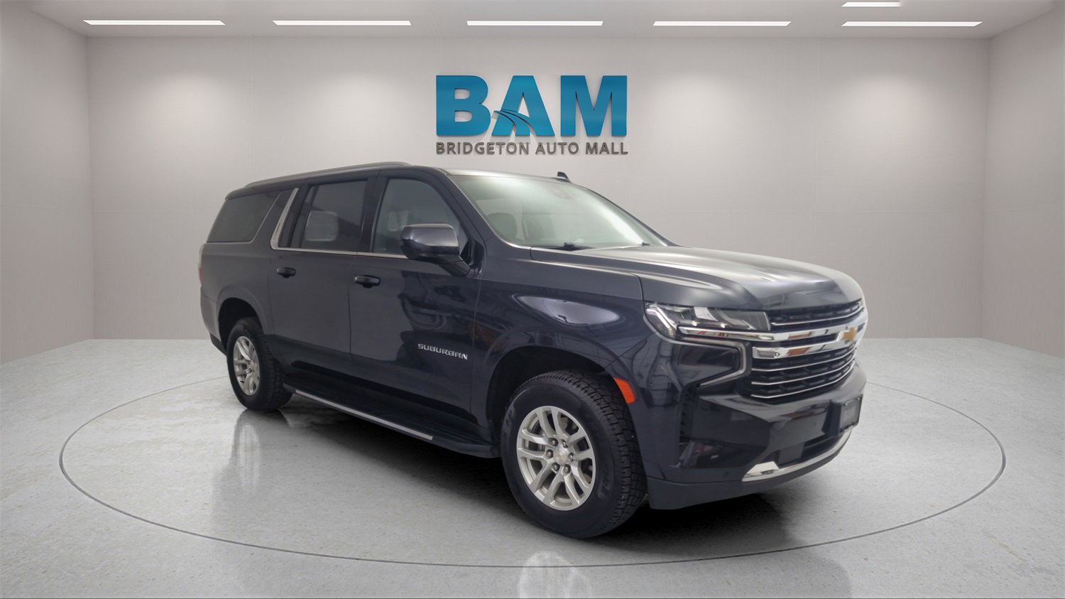 Used 2023 Chevrolet Suburban LT image 1