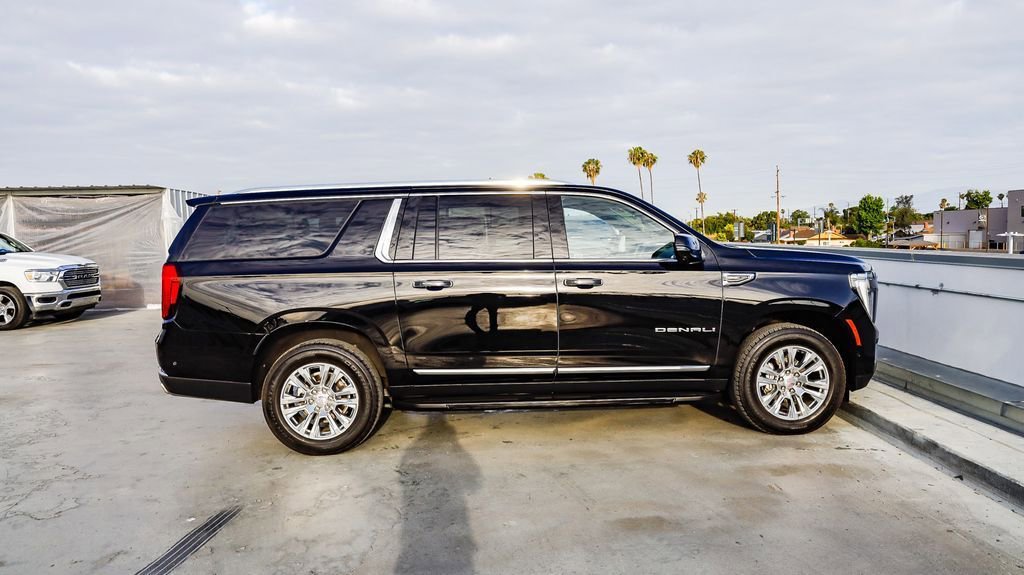 Used 2025 GMC Yukon XL Denali AWD/4WD image 13