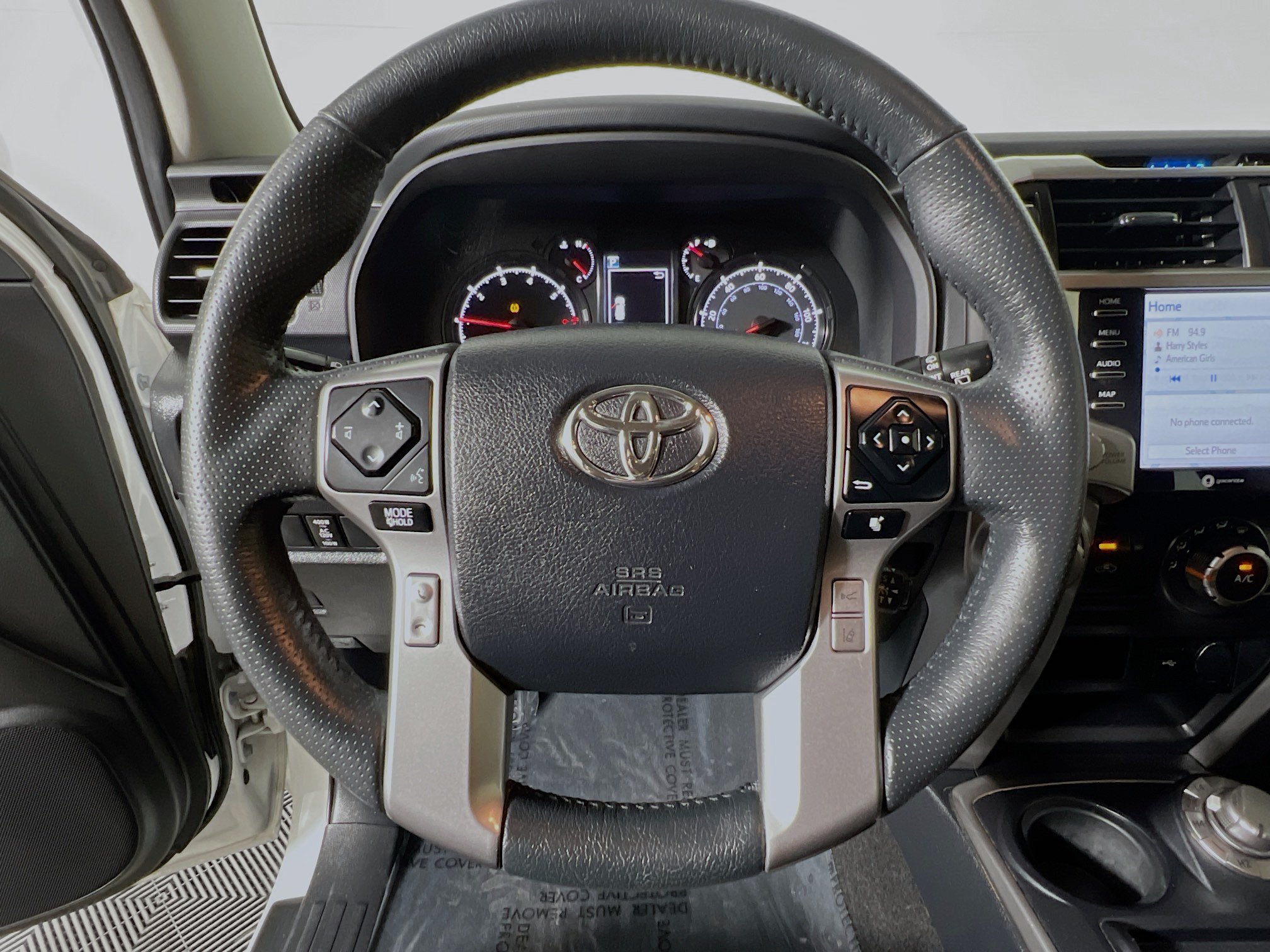 Used 2020 Toyota 4Runner SR5 AWD/4WD image 18