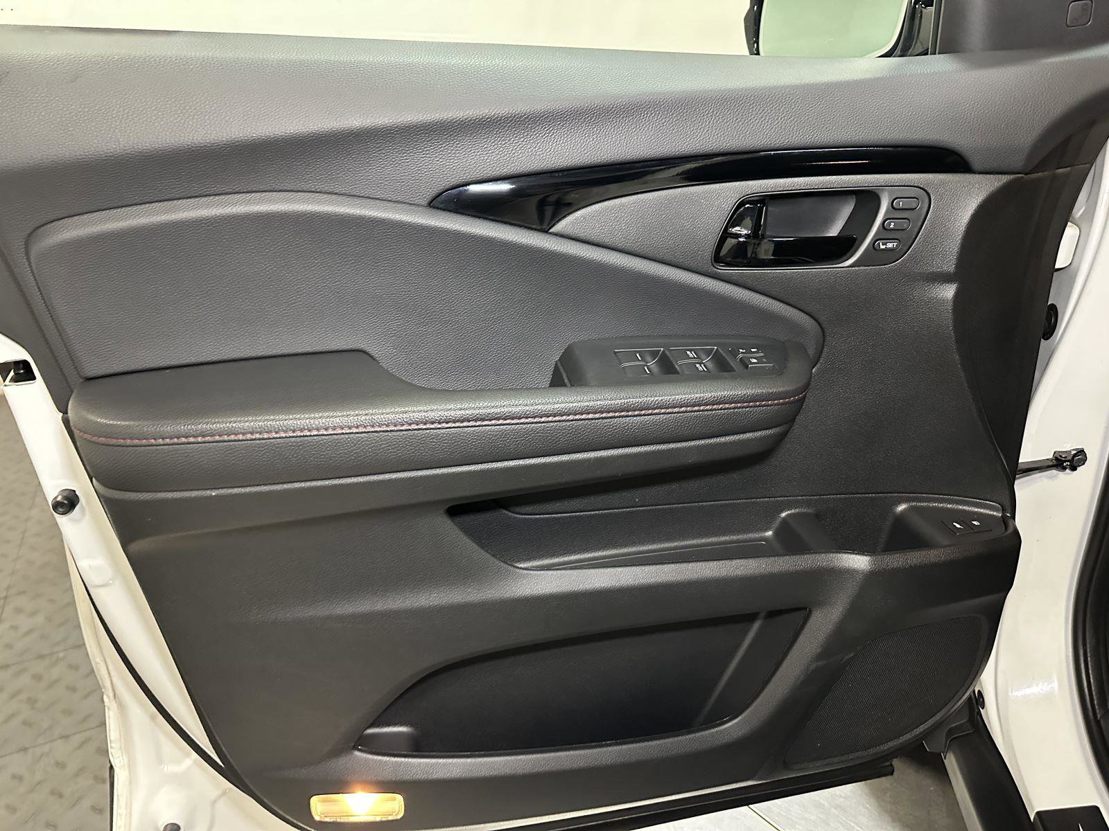 Certified 2024 Honda Passport Black Edition image 20