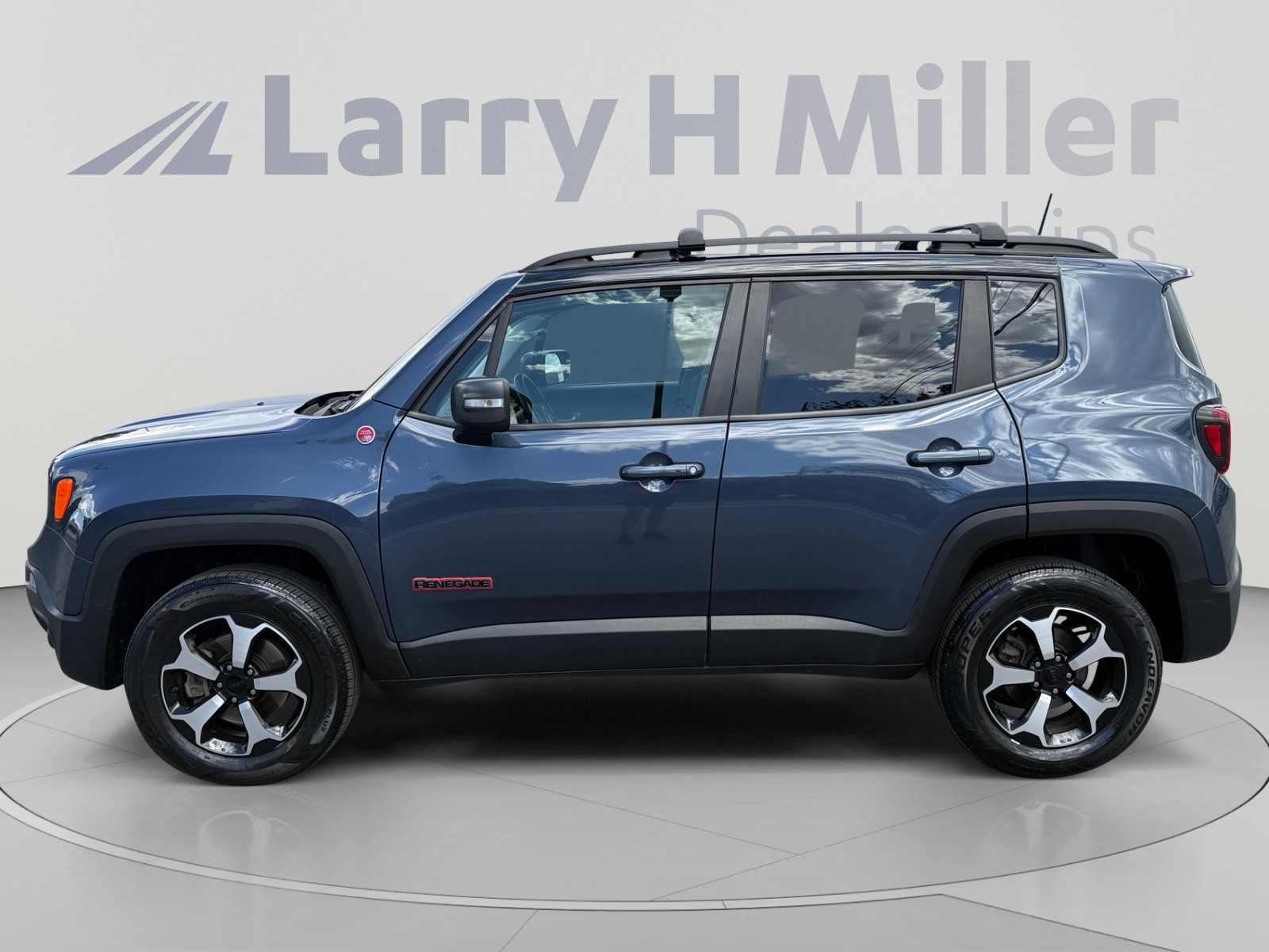 Used 2020 Jeep Renegade Trailhawk w/ UConnect 8.4 Nav Group AWD/4WD image 2