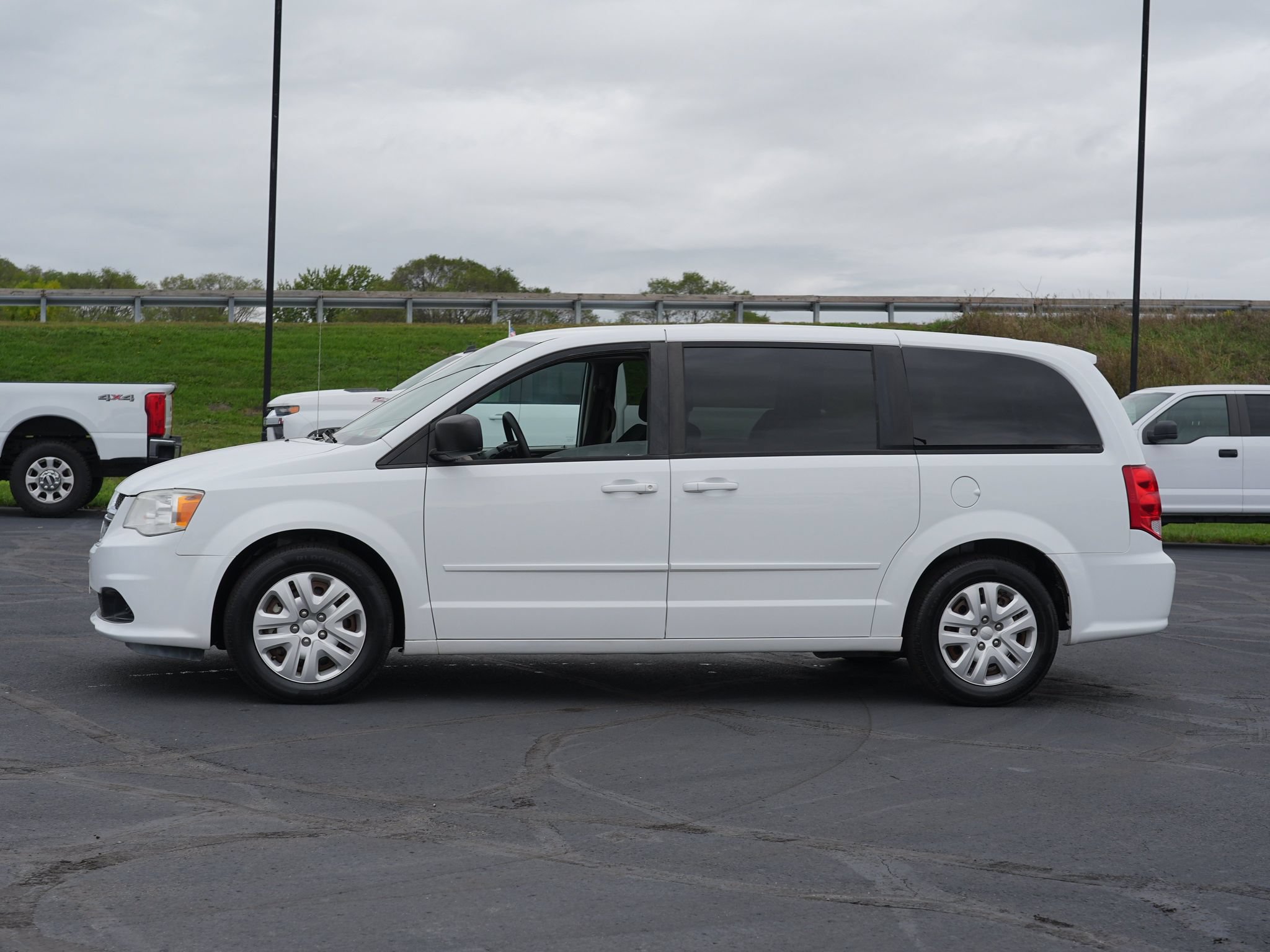 Used 2016 Dodge Grand Caravan SE w/ Quick Order Package 29E SE FWD image 7
