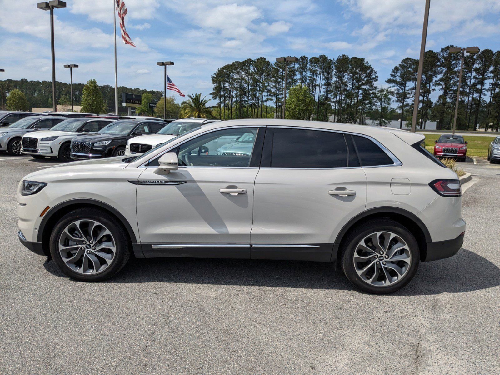 Certified 2023 Lincoln Nautilus Reserve w/ Equipment Group 201A image 10