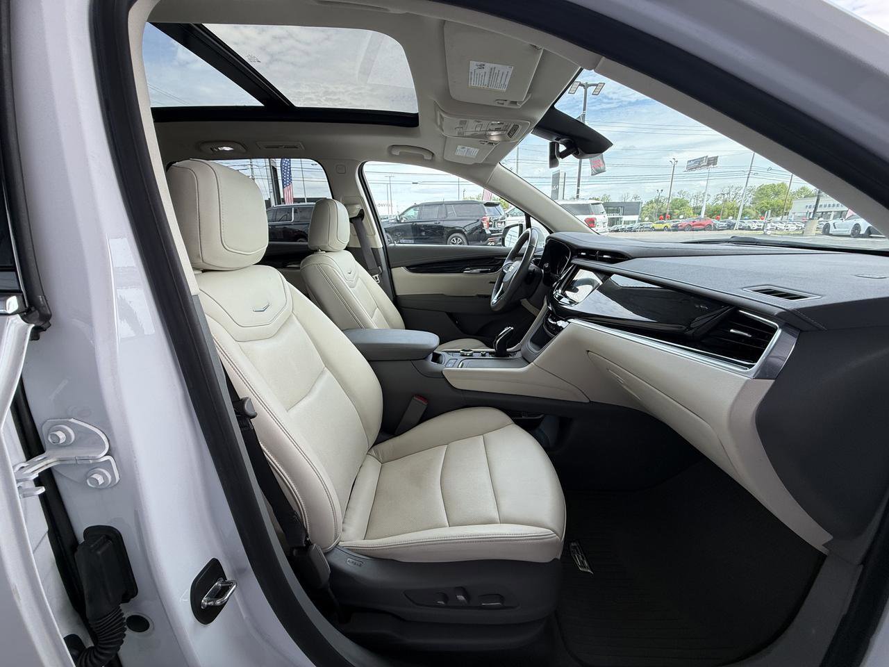 Used 2022 Cadillac XT6 Premium Luxury AWD/4WD image 31