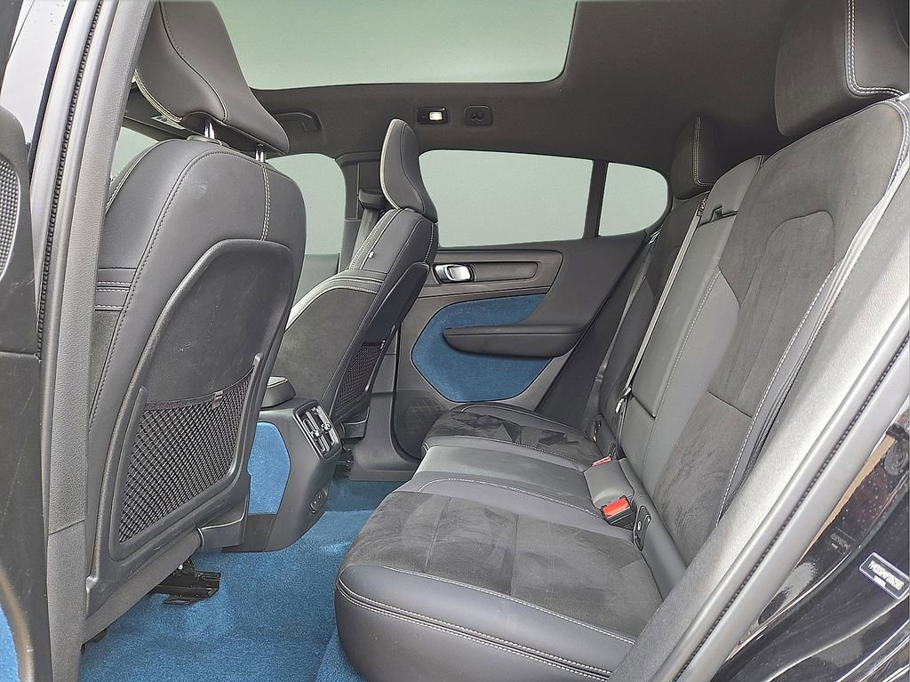 Used 2023 Volvo C40 P8 Recharge Ultimate image 17