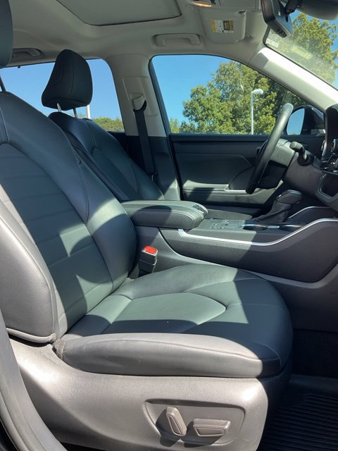 Used 2025 Toyota Highlander XLE FWD image 19