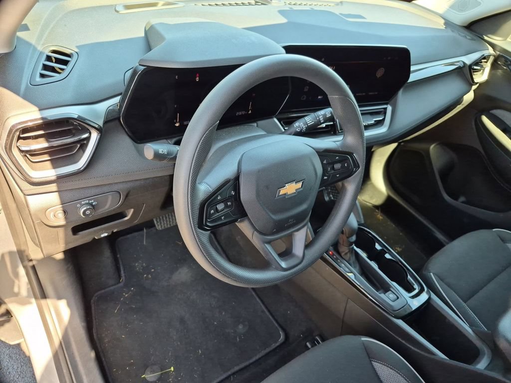 Used 2025 Chevrolet TrailBlazer LT AWD/4WD image 15