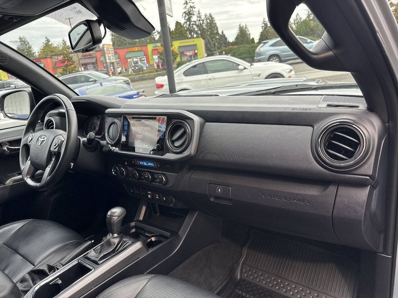 Used 2019 Toyota Tacoma TRD Sport AWD/4WD image 17