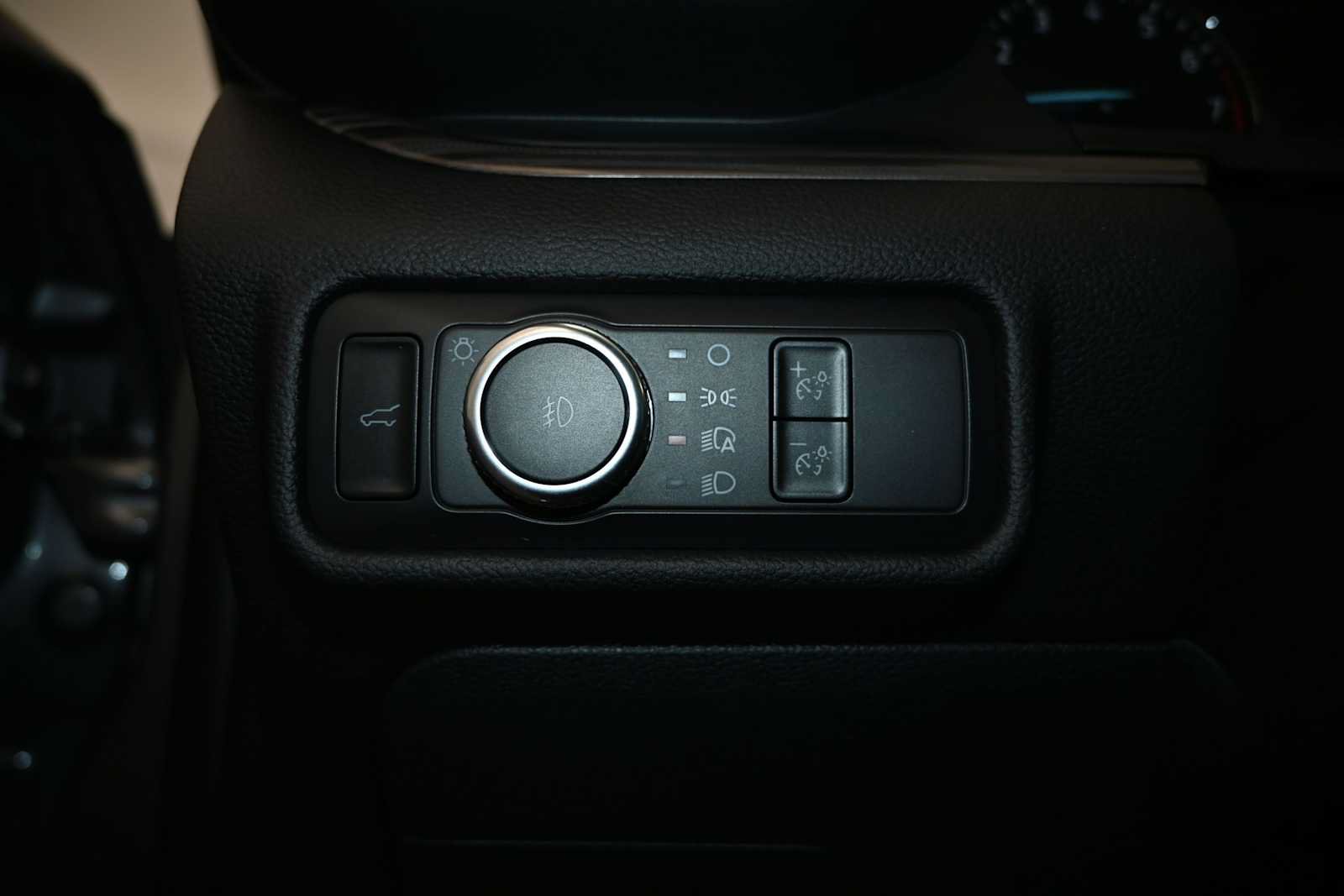 Used 2021 Ford Explorer Limited w/ Equipment Group 301A AWD/4WD image 20