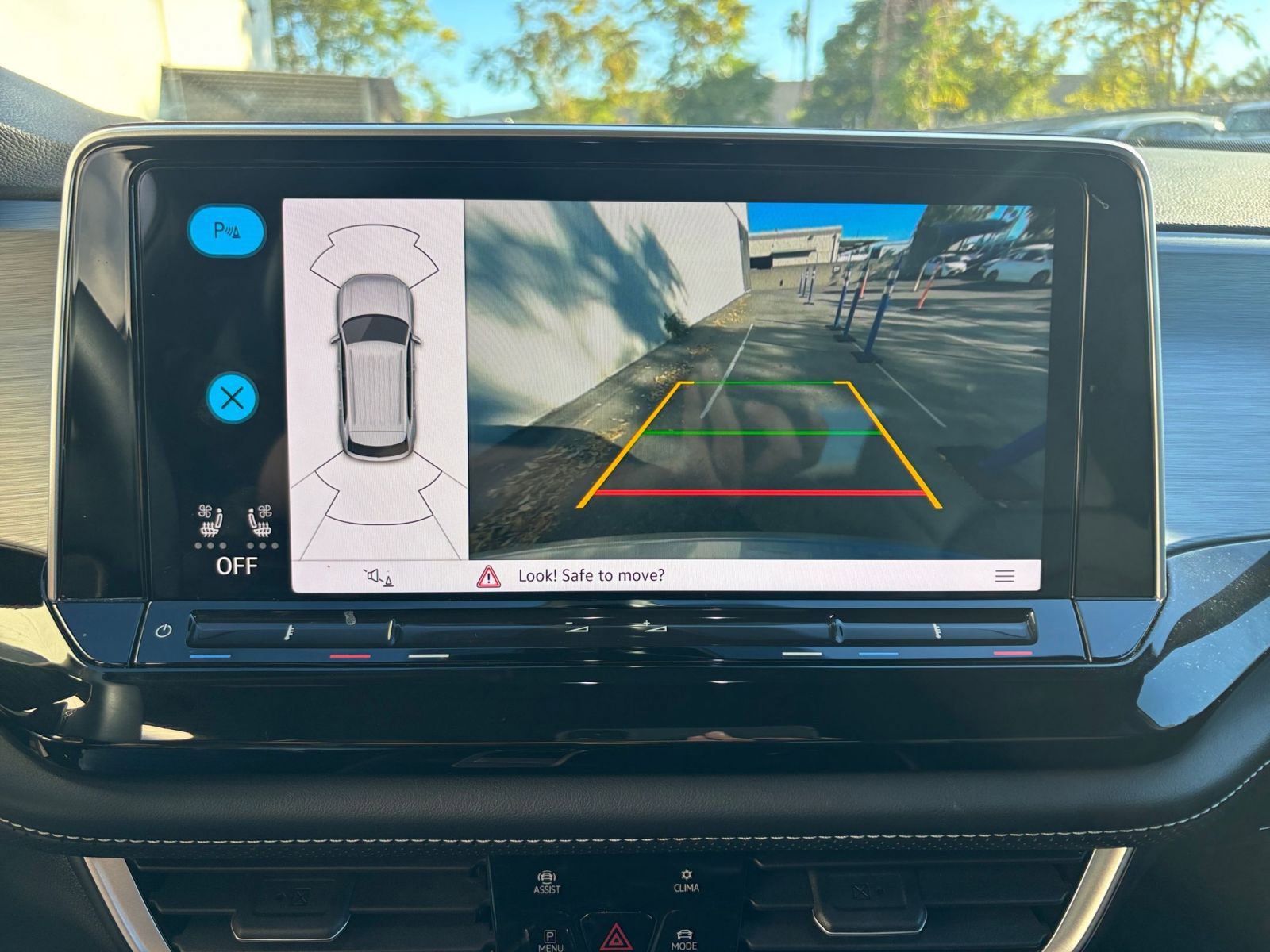 Used 2025 Volkswagen Atlas Cross Sport SE image 17