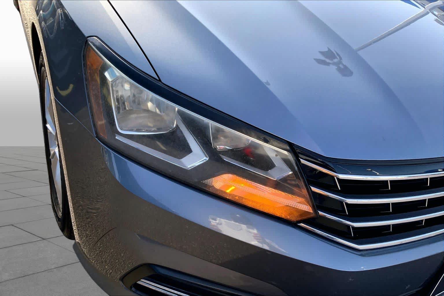Used 2018 Volkswagen Passat 2.0T S FWD image 28