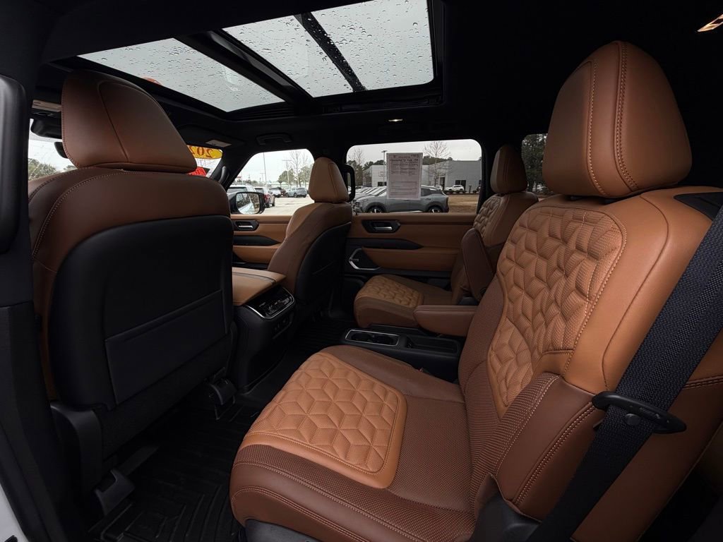 Certified 2025 Nissan Armada Platinum Reserve image 25
