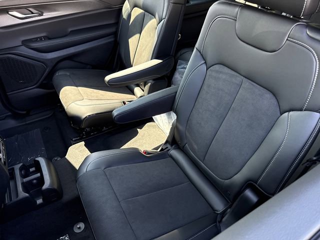 New 2025 Jeep Grand Cherokee L Altitude image 28