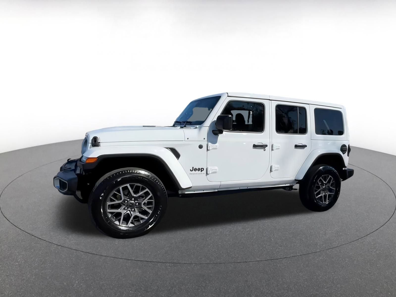 Used 2025 Jeep Wrangler Sahara image 8
