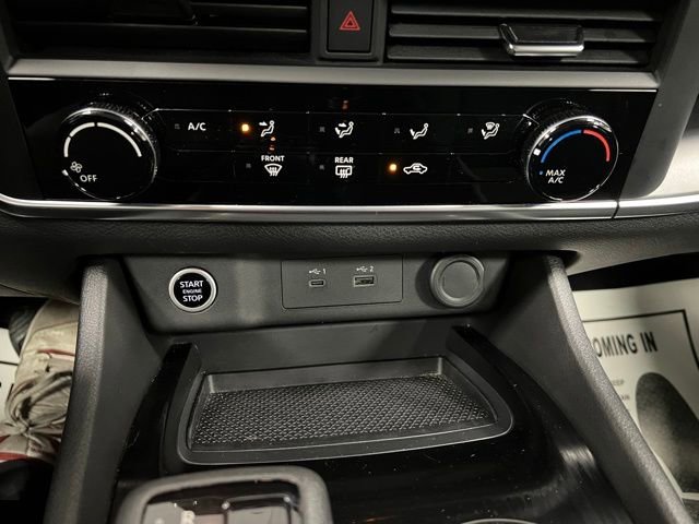 Used 2023 Nissan Rogue S image 33