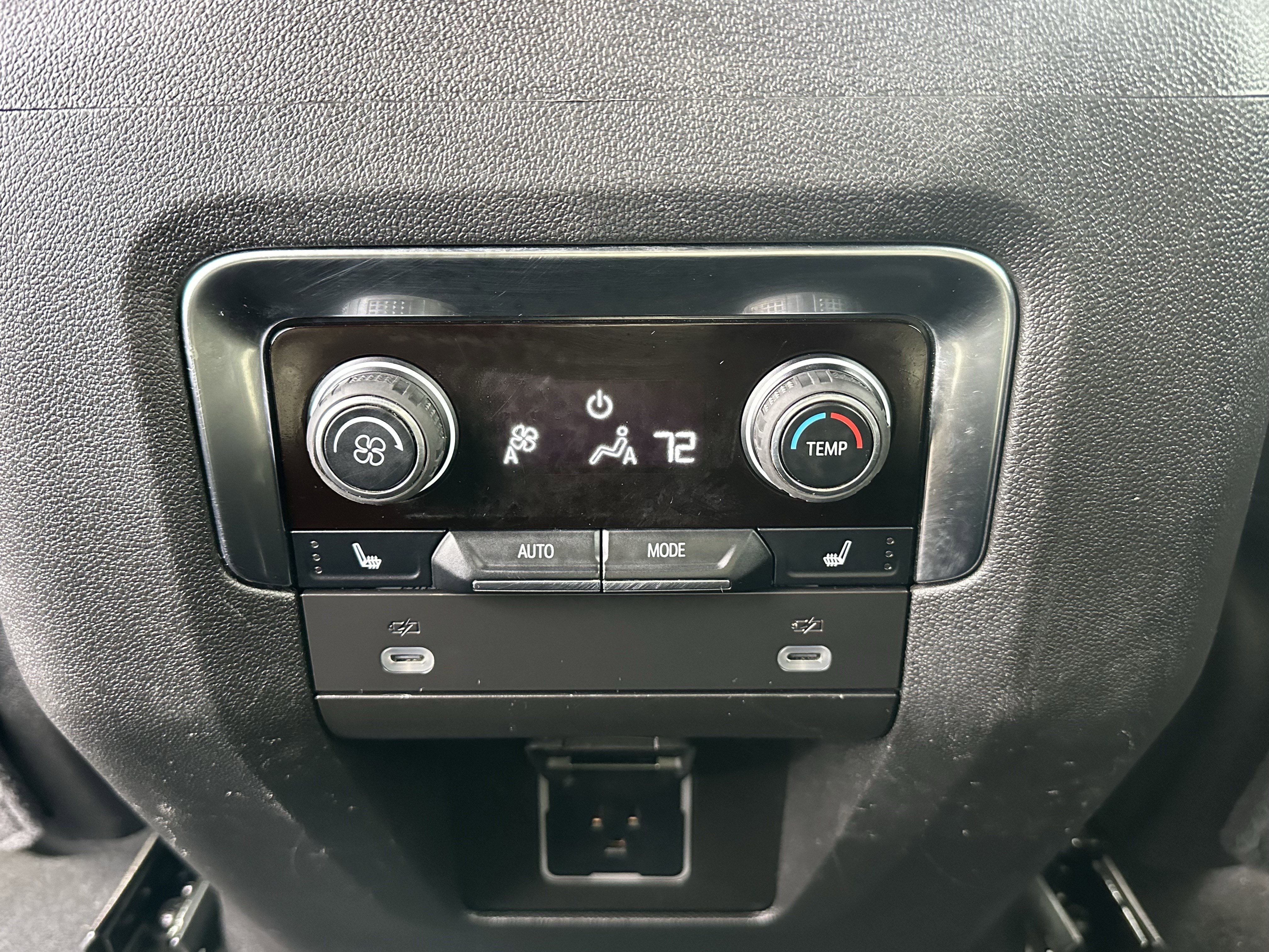 Used 2024 Chevrolet Suburban LT w/ Luxury Package image 24