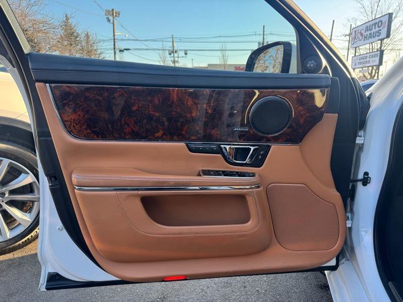 Used 2014 Jaguar XJ L Portfolio image 33